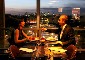 JANTAR NA TORRE EIFFEL – 3H