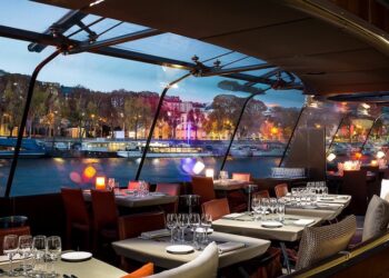 JANTAR NO BATEAUX PARISIENS – 3H30