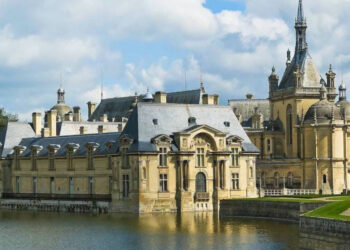 castelo de chantilly com Guia Brasileiro